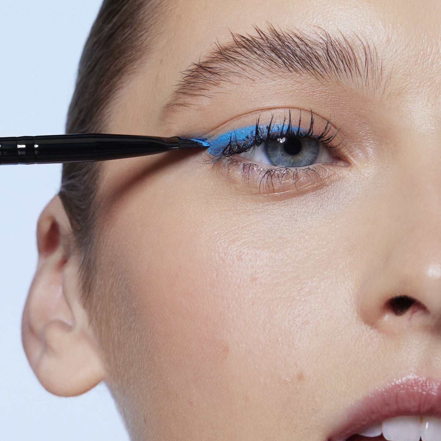 wing-it-liner-brush-t3 84091_Winged_Eyeliner_Brushy.jpg