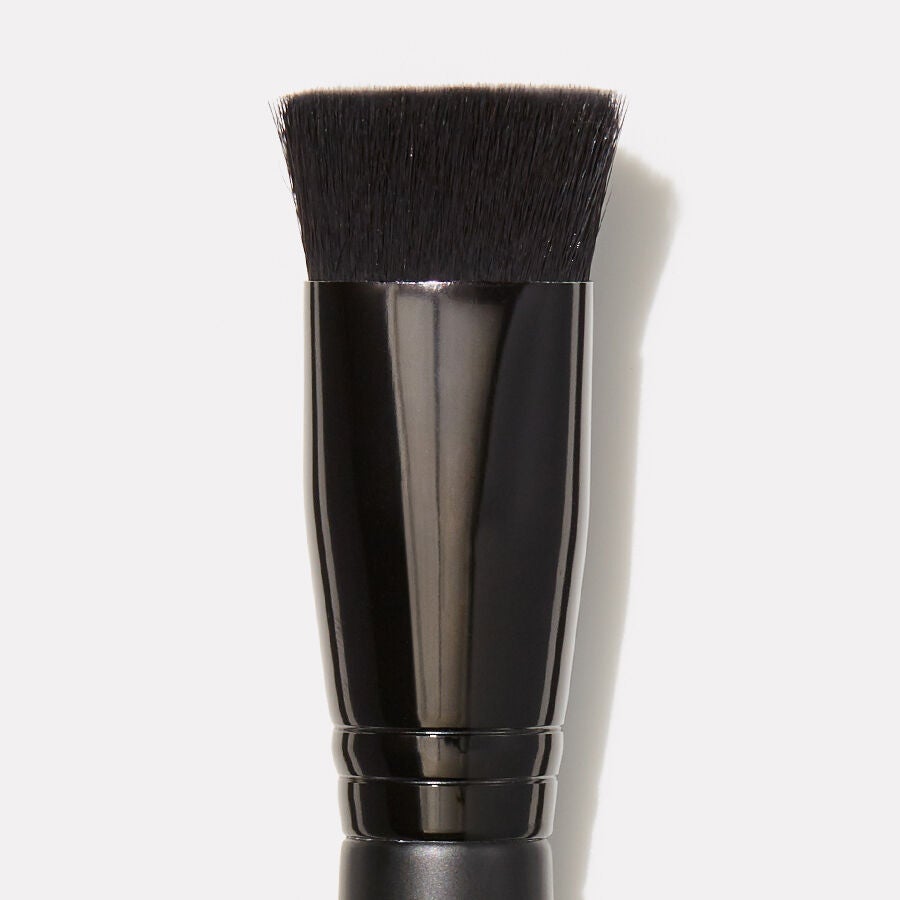triangular-buffing-foundation-brush-z8 85106_b_TriangularBuffingFoundationBrushwebA.jpg