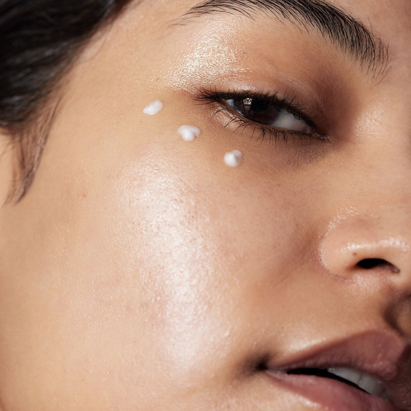 holy-hydration-eye-cream-g2 040822_Model_HH-EyeCream_116_RT1-V1_IGF_3f5819bb-8440-48d0-943c-ab2a2612d116.jpg