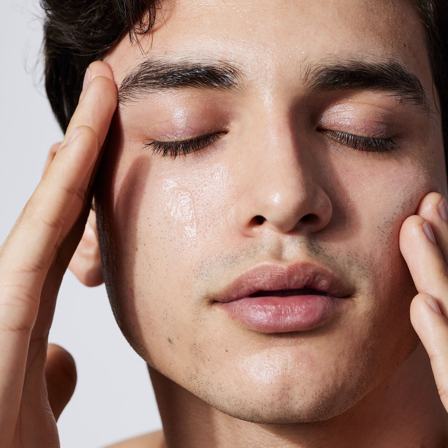 pure-skin-cleanser-f7 040822_Model_Pure-Cleanser_017_RT1-V1_V1_IGF.jpg