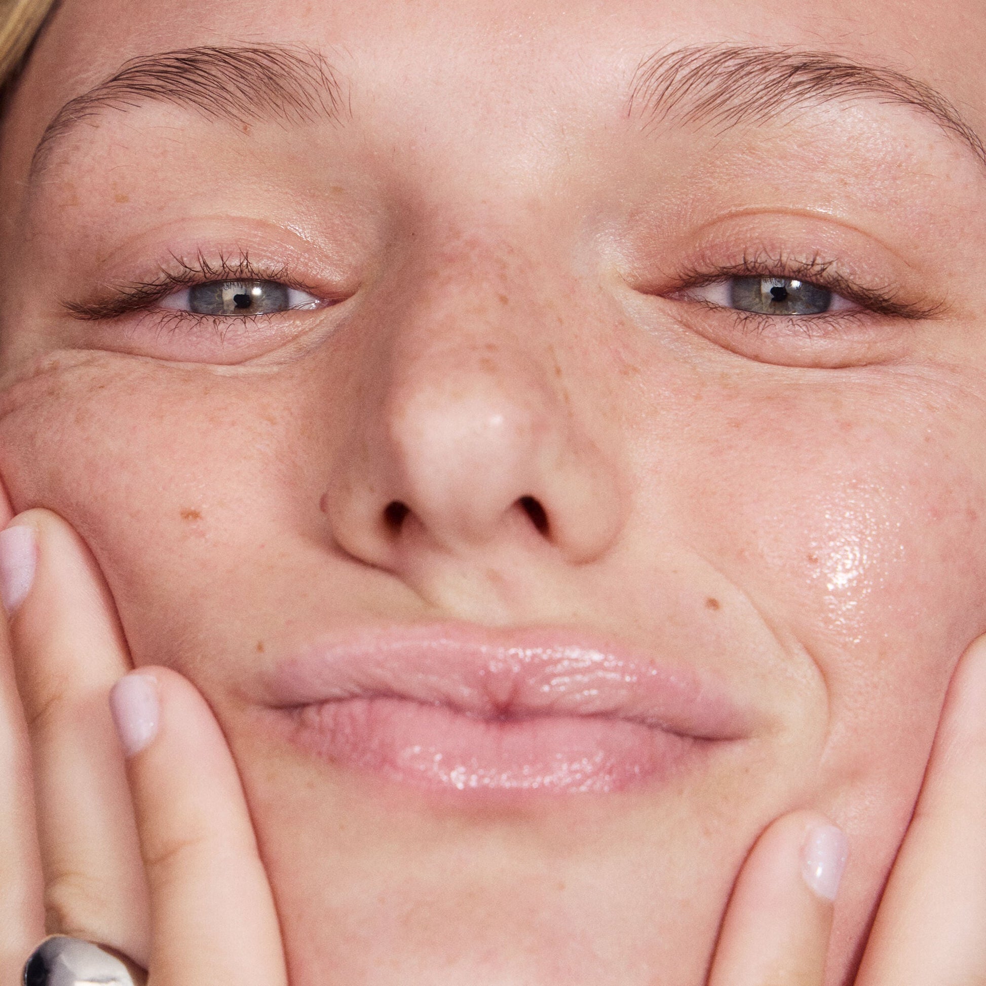 thirst-burst-pore-fecting-toner-c1 042125_SKIN_TBT_Madison_ModelApp_1086_RGB_IGF.jpg