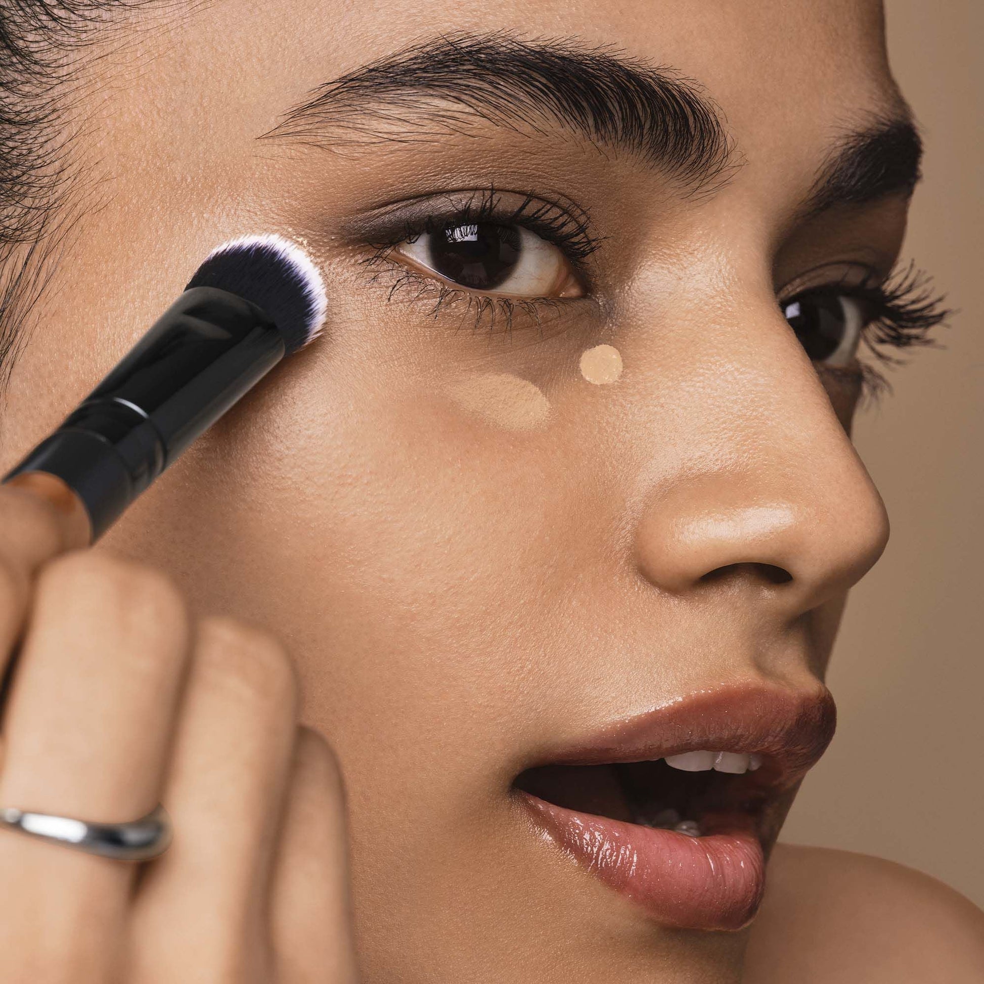 tap-and-blend-concealer-brush-u9 042925_Dipti_SoftGlam_Brushes_App_0044_477_w3QC_IGF.jpg