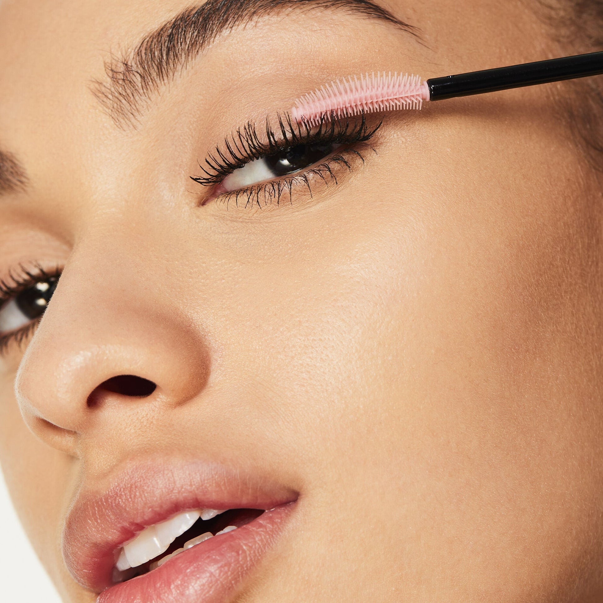 lash-n-roll-mascara-d9 052322_Adriana_LashRoll-After-Black_069_IGF_V2.jpg