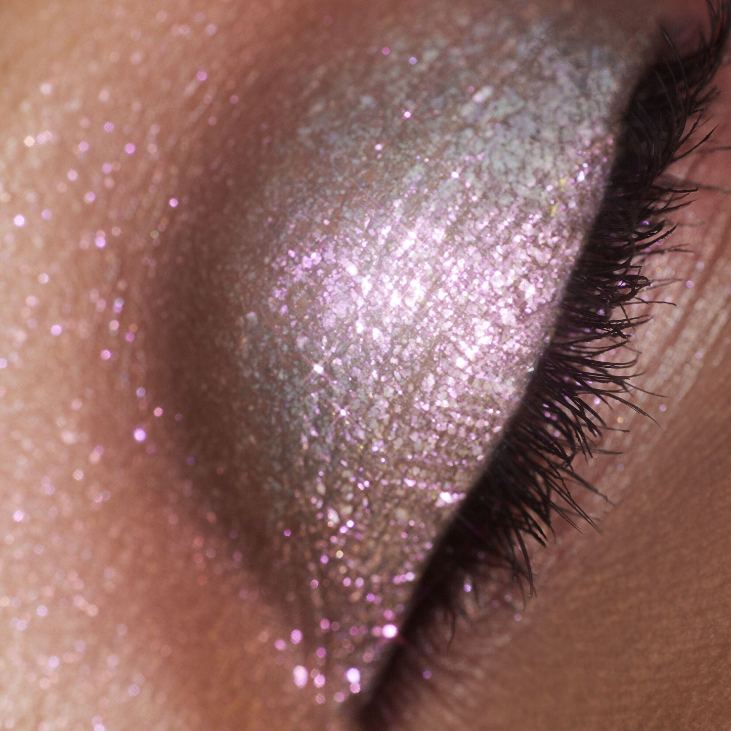 duochrome-liquid-eyeshadow-u5 061223_Chi_SparkPink_0022_FINAL_RGB_IGF.jpg