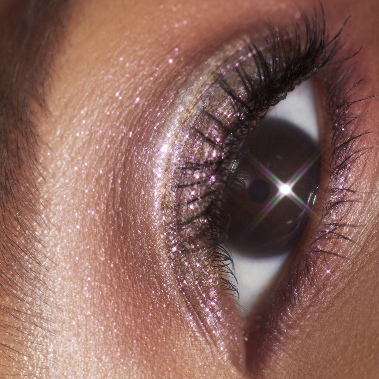 duochrome-liquid-eyeshadow-u5 061223_Chi_SparkPink_0023_FINAL_RGB_IGF.jpg