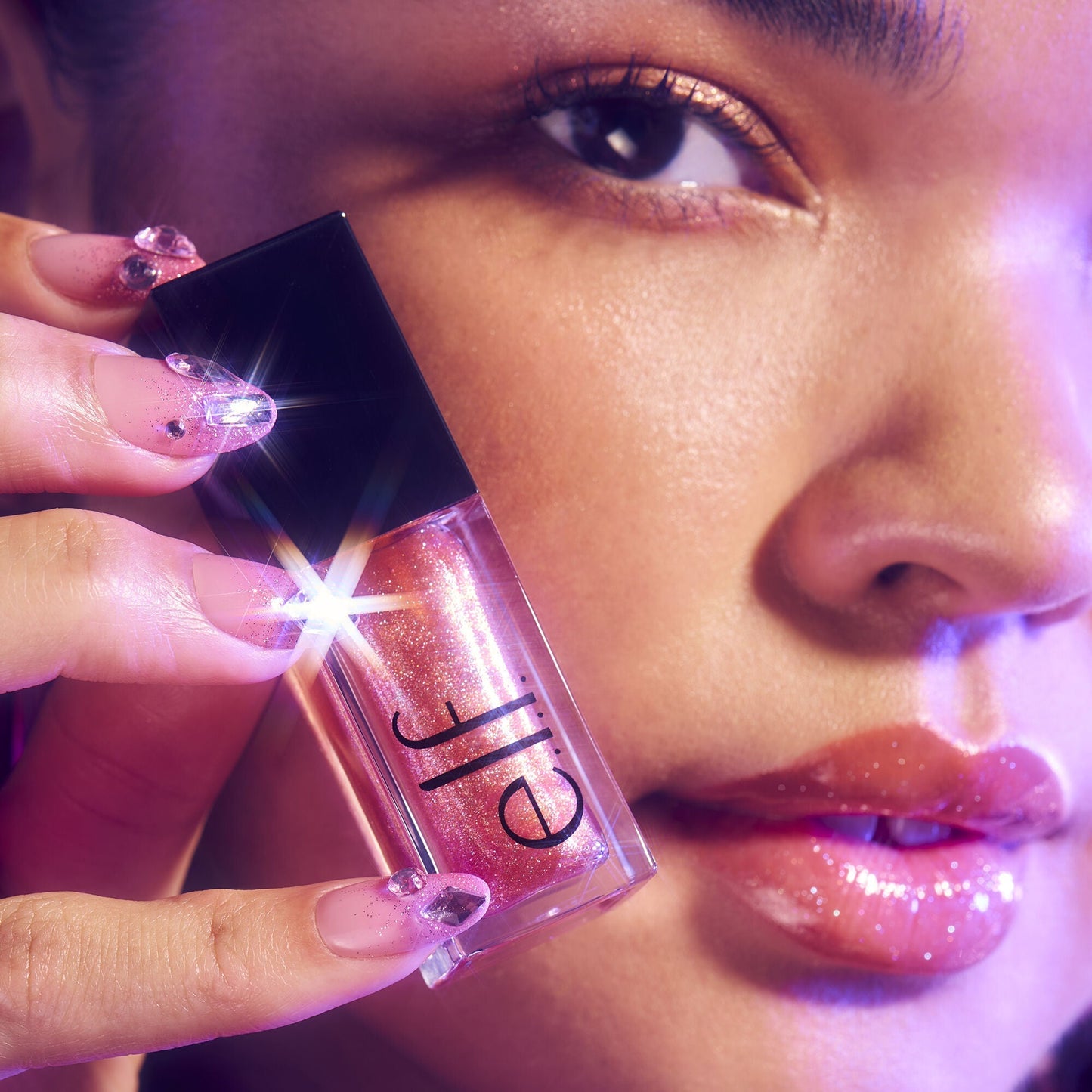 glow-reviver-plumping-lip-oil-b2 072225_Breanna_LipPlump_0391_2000x2000_0613e084-a418-44f9-b40d-c461b7a4b6db.jpg