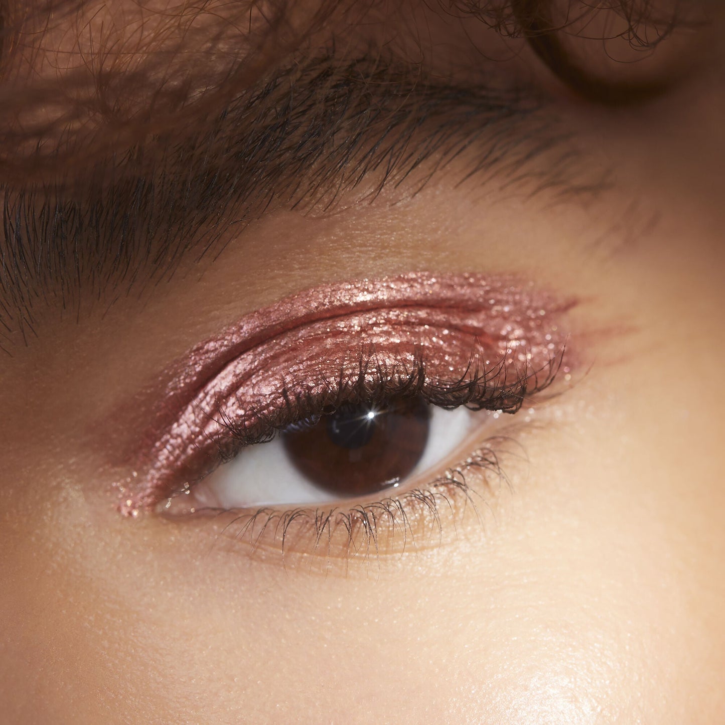 liquid-metallic-eyeshadow-i1 08112020_Alyssa_LiquidMetallic2-0088_IGF_8173dfb0-e7a2-4d33-b548-15571a3372c6.jpg