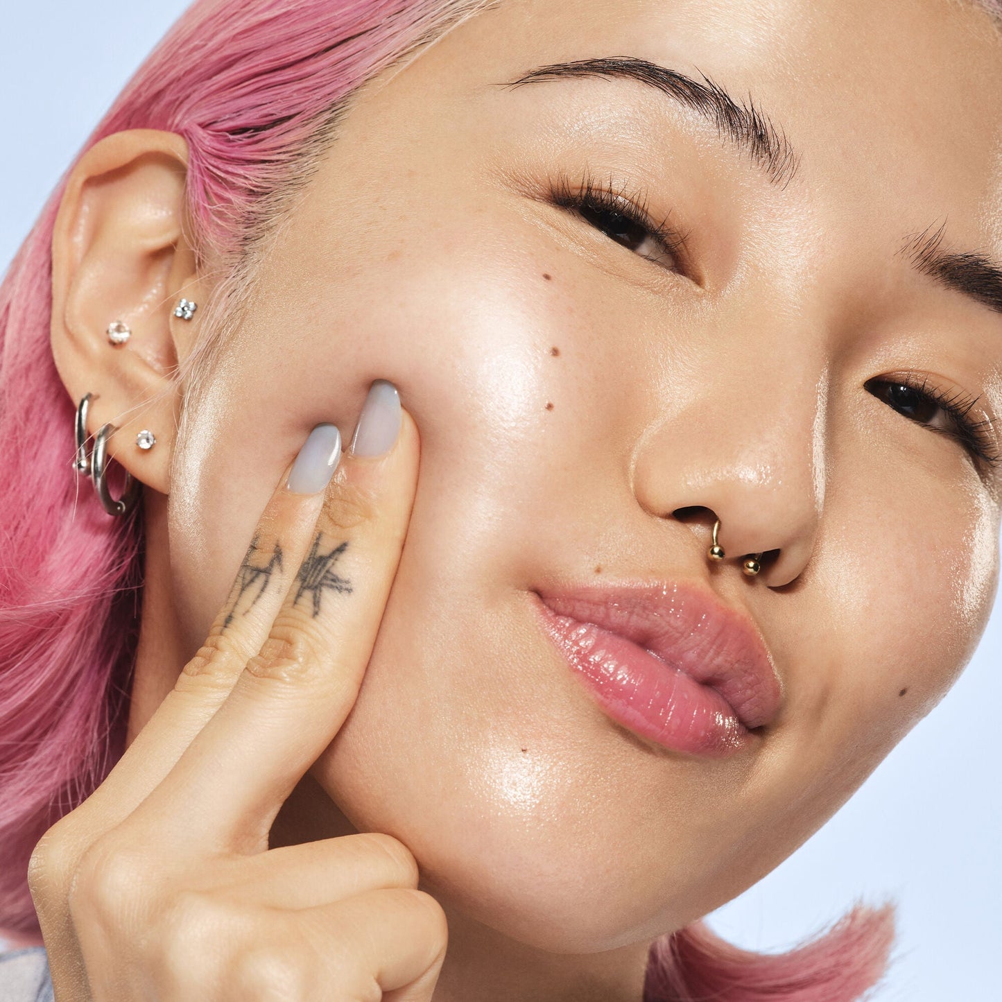 glass-slick-serum-stick-p0 102225_SKIN_Michelle_Editorial_015_w4QC_RGB_IGF_42f2efa3-c76d-440b-9883-58026346f35b.jpg
