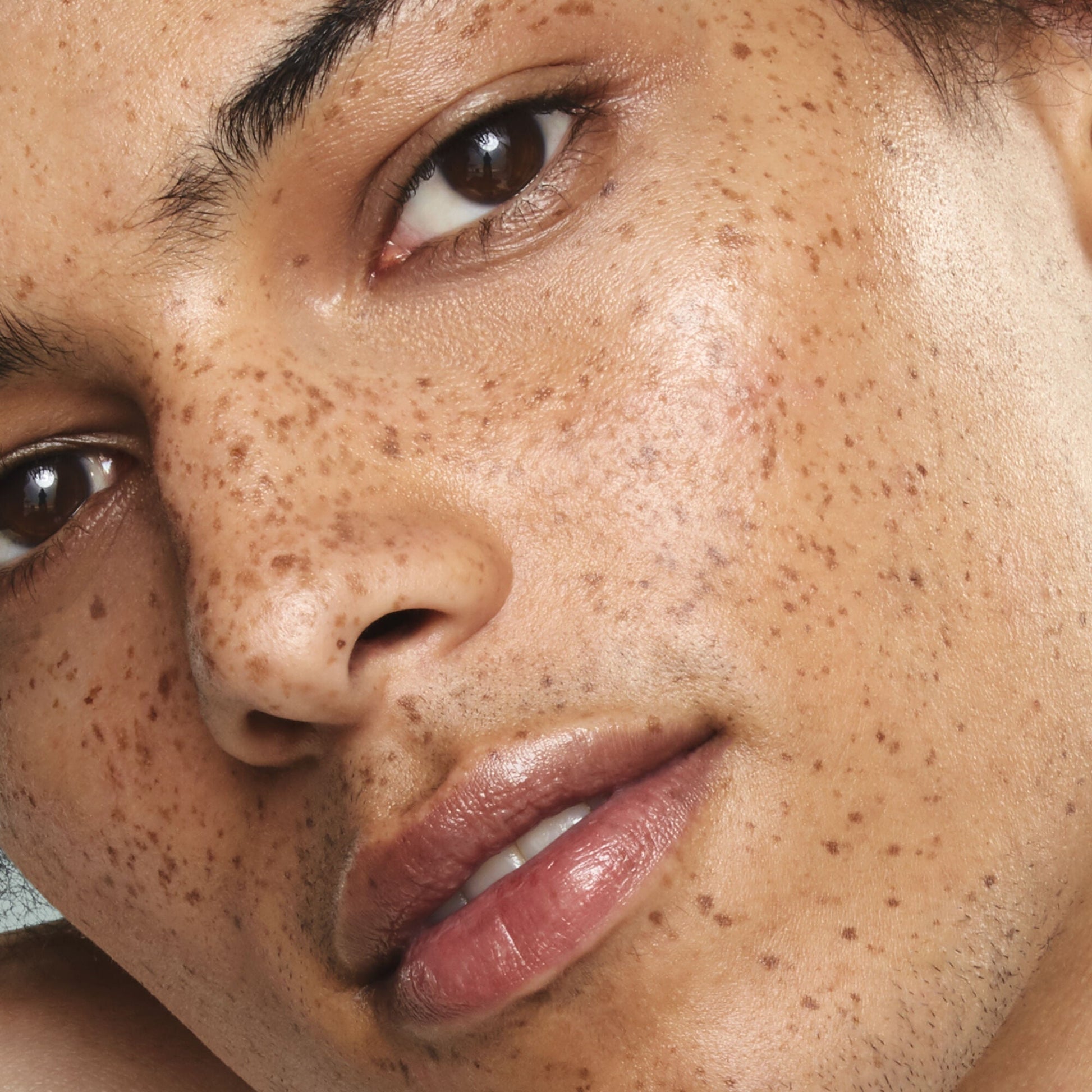 holy-hydration-face-cream-spf-30-x3 11112019_012021_Danny_HHydrationApp_044_IGF.jpg