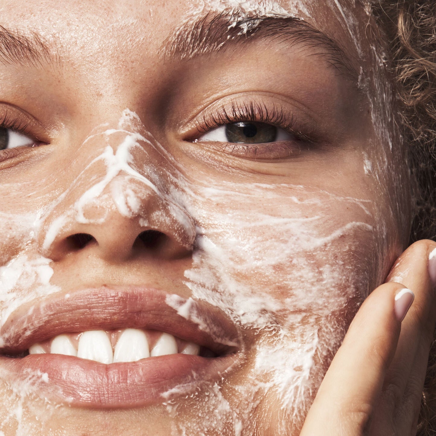 blemish-breakthrough-acne-clarifying-cleanser-d3 121321_Marley-Acne-Regimen_0117_FINAL_IGF.jpg