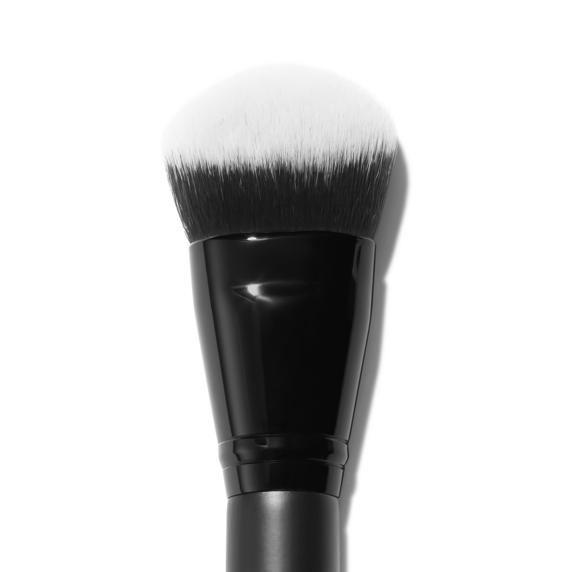 smooth-swipe-foundation-brush-g7 81456_Detail_R.png