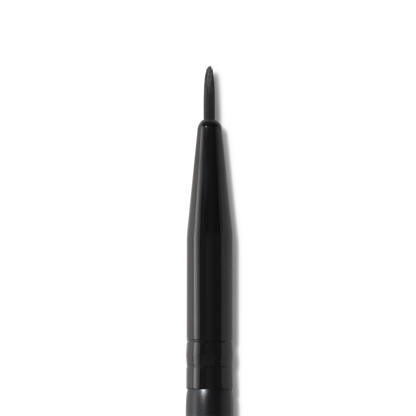 ultra-fine-eyeliner-brush-a0 81915_detail_R.png