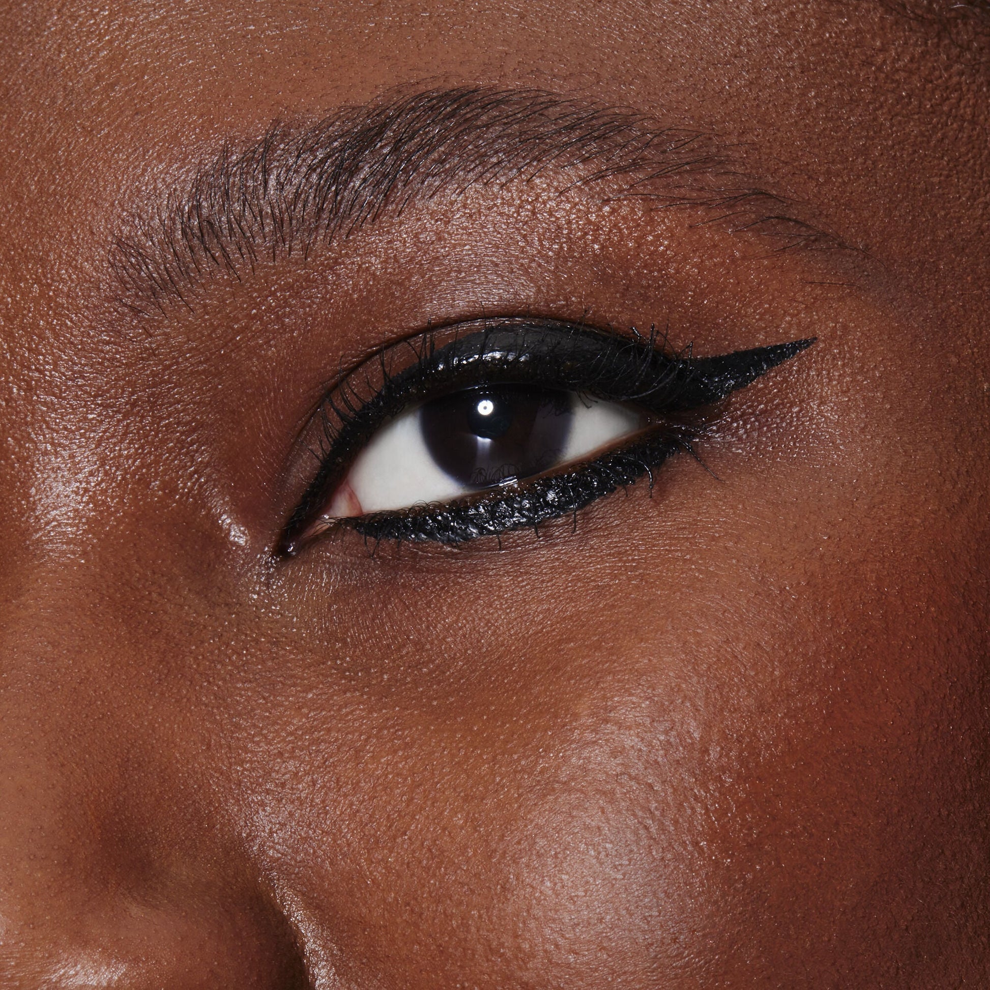 h2o-proof-inkwell-eyeliner-o4 82969_DJ_H20_PROOF_INKWELL_EYELINER_MACRO.jpg