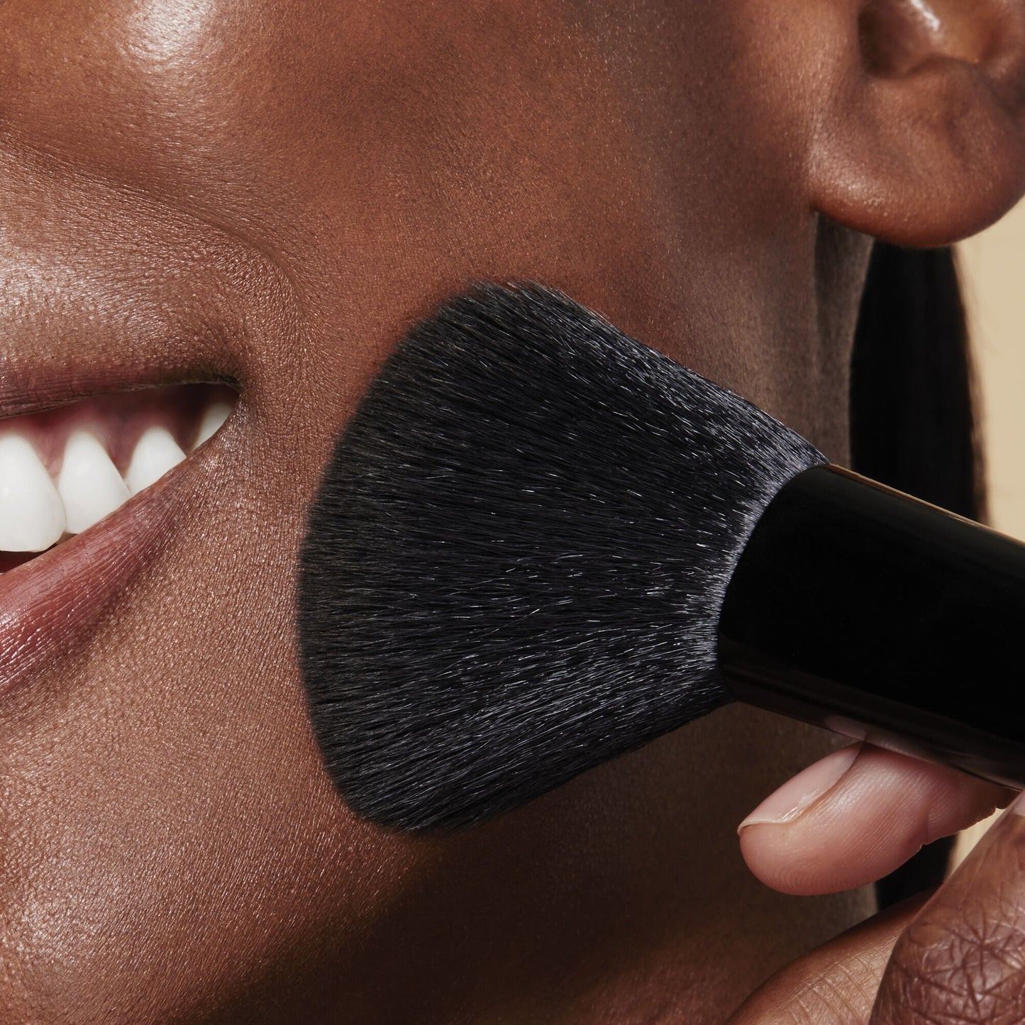 full-face-and-eye-makeup-brush-set-with-travel-case-t6 84674_FULL_FACE_EYE_BRUSH_SET_POWDER_BRUSH_DJ_0118.jpg